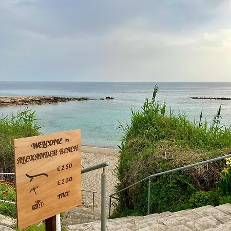 Luxury Maisonette With Terrace Apartmán *