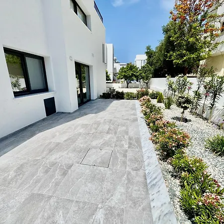 Luxury Maisonette With Terrace * Пафос