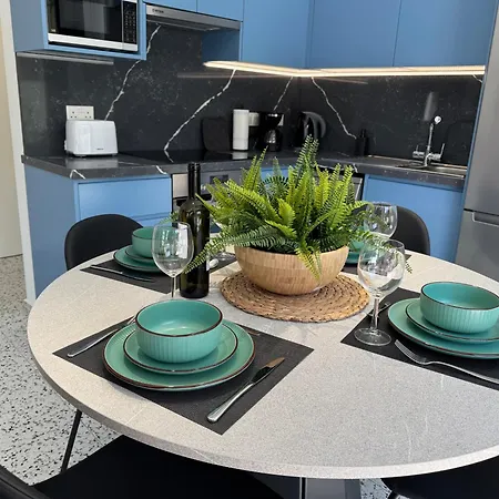 Luxury Maisonette With Terrace شقة *