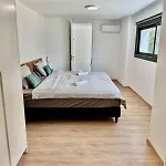 アパート Luxury Maisonette With Terrace パ フォス